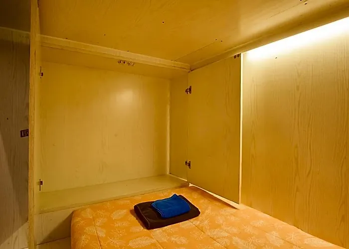Comfy Crib Hostel *