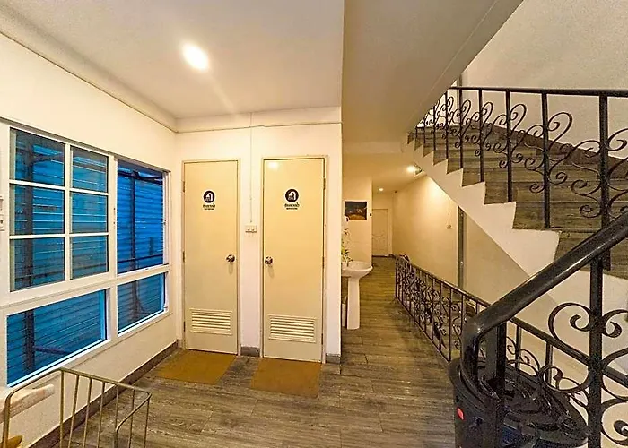 Comfy Crib Hostel Bangkok