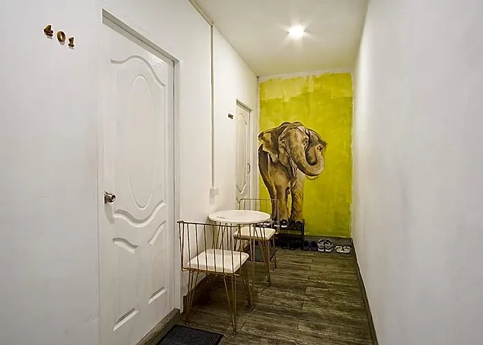 Comfy Crib Hostel *