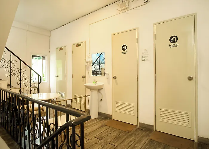 Comfy Crib Hostal *